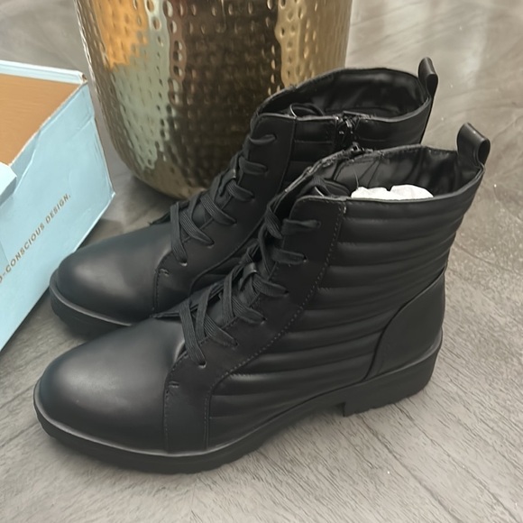 LIFESTRIDE Stormy Booties - Picture 6 of 9